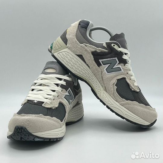 New Balance 2002R в белом цвете