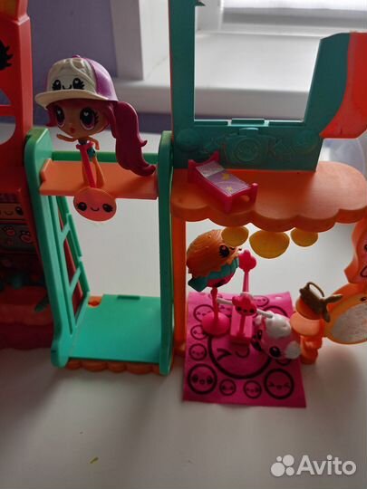 Игрушечный домик с мебелью