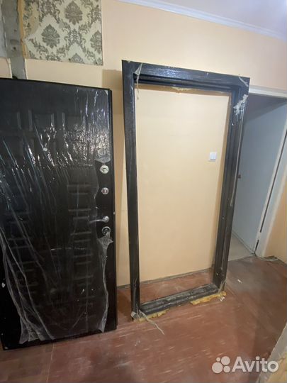 Дверь входная уличная бу