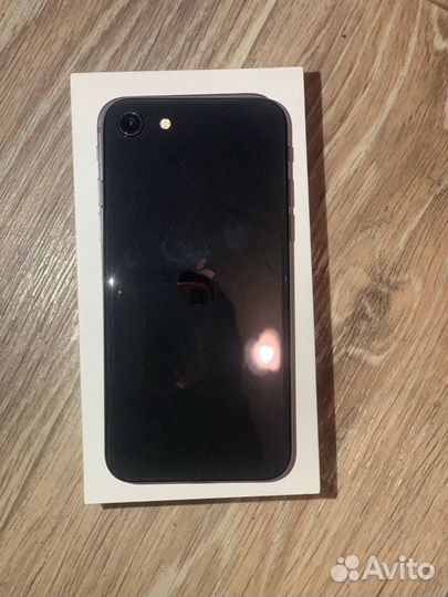 iPhone SE, 64 ГБ