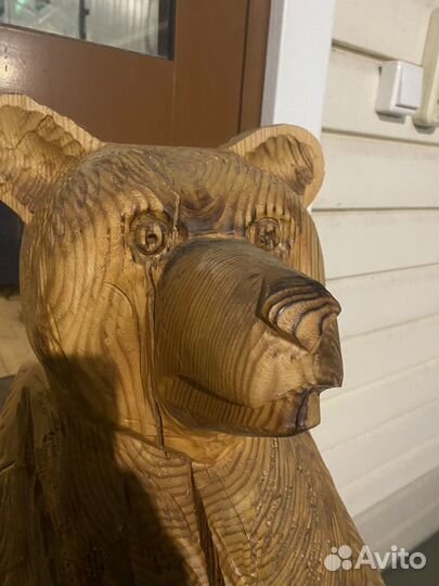 Резной медведь из дерева