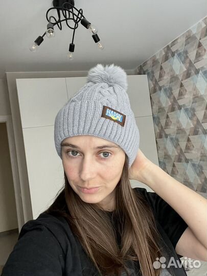 Шапка женская зимняя с помпоном серая