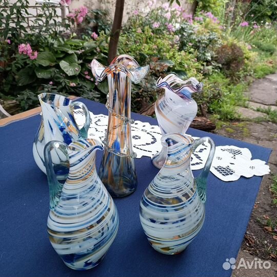 Набор вазы, кувшины, цветное стекло