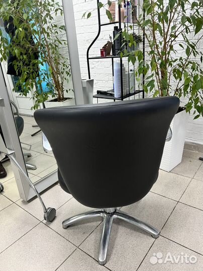 Парикмахерское оборудование, зеркало, мойка