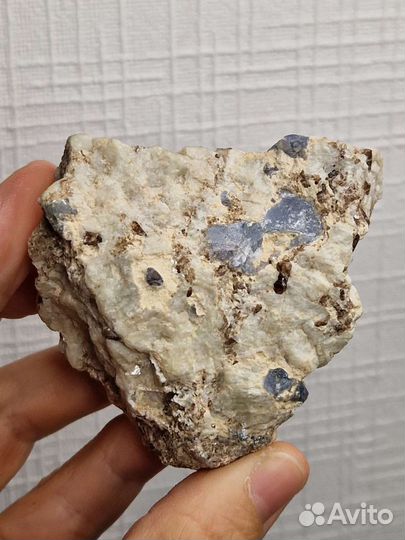 Корунд, цирконы