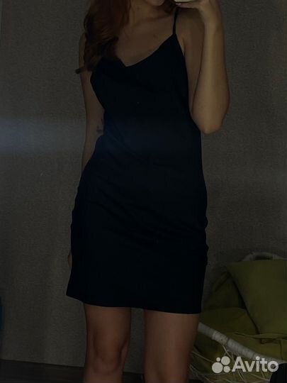 Вечернее атласное платье короткое