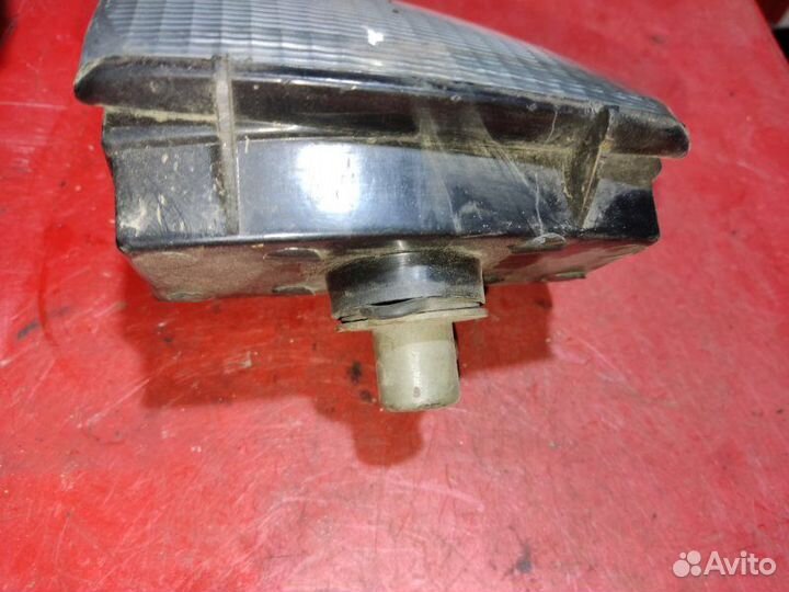 Поворотник передний левый Volkswagen Passat B3