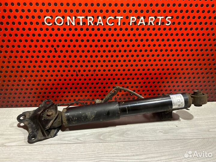 Амортизатор задний левый Lexus Rx 4 450Н 2018