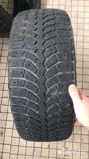 Bridgestone Blizzak Spike-01 225/45 R17