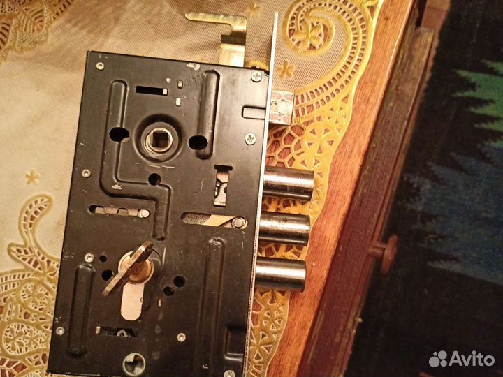 Замок для входной двери бу