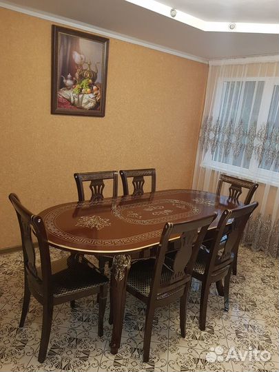 Кухонный стол и стулья