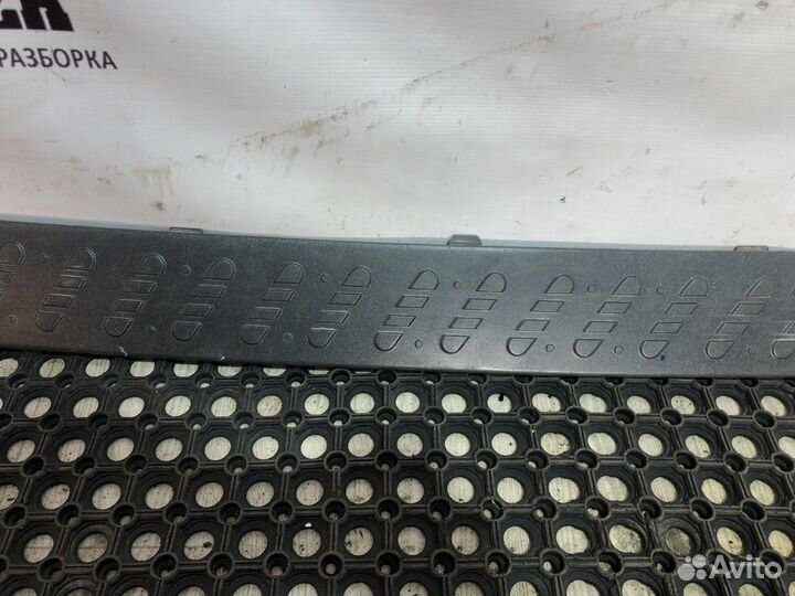 Накладка заднего бампера Mitsubishi Pajero