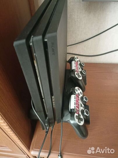 Игровая приставка ps4 pro 1tb