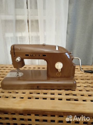 Швейная машина 