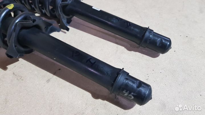 Аммортизаторы передней подвески Honda Legend KB1