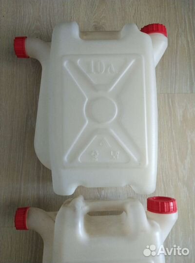 Канистра пластмассовая 10 литров б/у