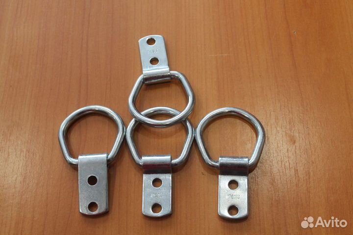 Петля крепления груза в прицепе