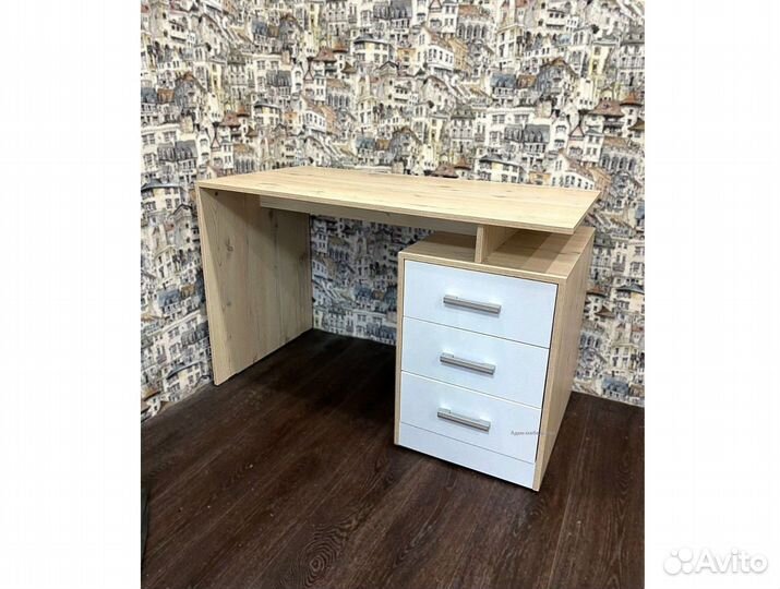 Письменный стол