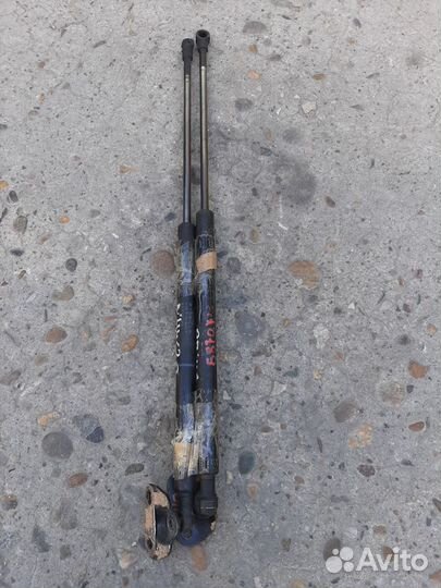 Амортизатор,стойка 5 двери тойота приус 20