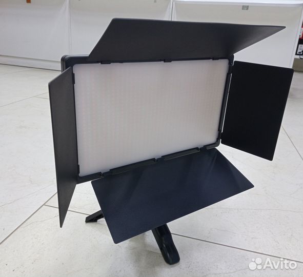 Видеосвет Neewer NL 660 LED со шторками +сумка