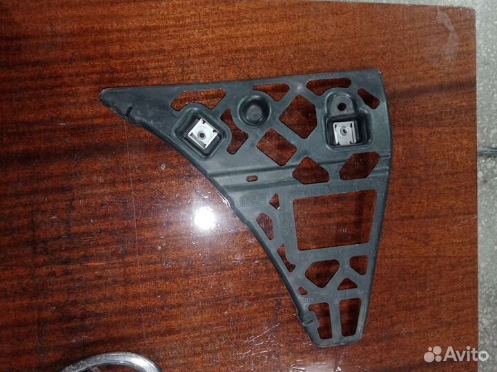 Кронштейн переднего бампера правый Ford Transit 20