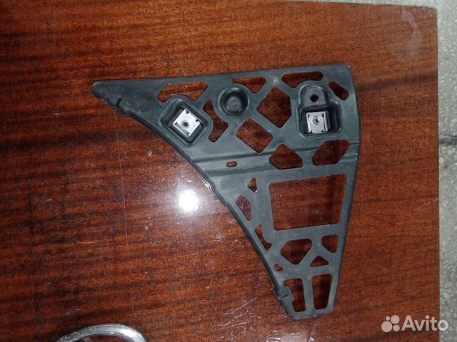 Кронштейн переднего бампера правый Ford Transit 20