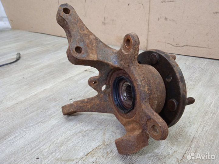 Кулак поворотный передний левый Volvo S40 VS16