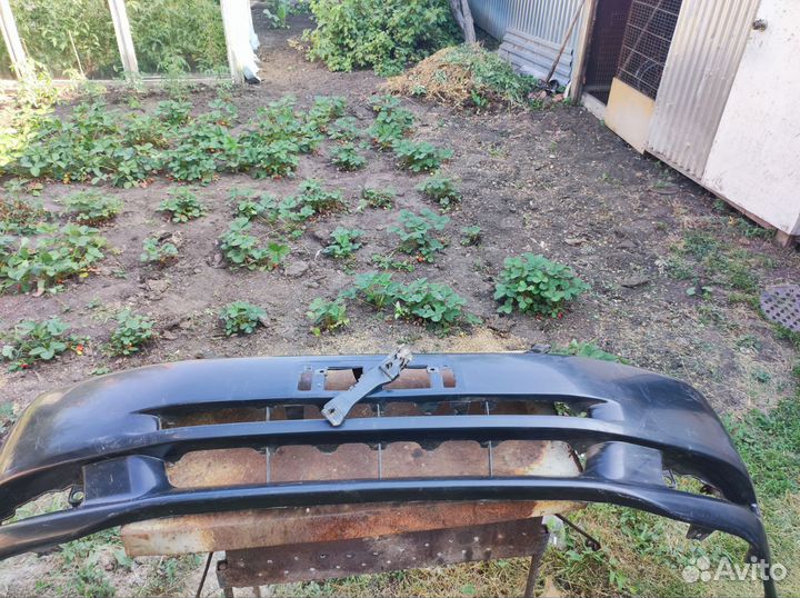 Бампер Тойота 120кузов,рест