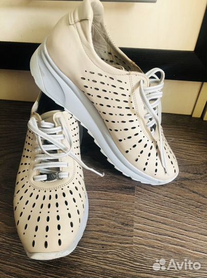 Кроссовки с супинатором 40р