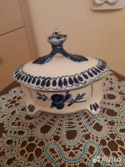 Шкатулка, сахарница, чайная пара