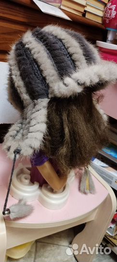 Шапка норки, билет норки и вязаная шапка