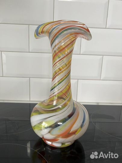 Ваза из цветного стекла