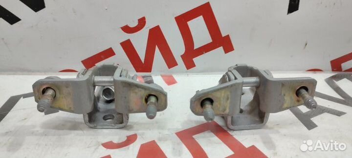 Петля дверная задняя правая Mitsubishi Airtrek