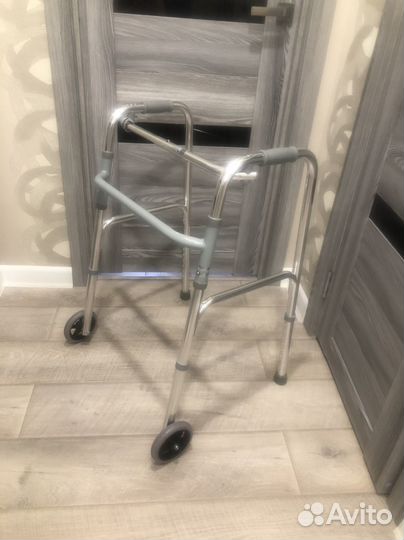 Ходунки для взрослых на колесах