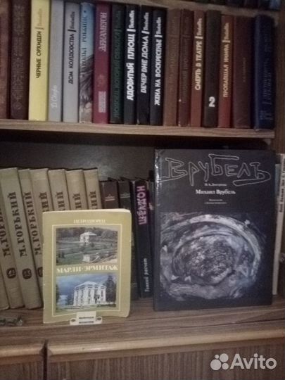 Продаю книги, фотоальбомы, учебники по экономике