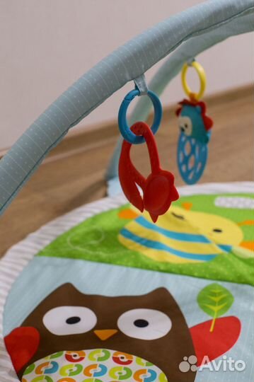 Развивающий коврик Skip Hop c игрушками