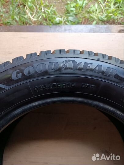 Goodyear Ultra Grip Ice Arctic 2 215/60 R16 99T