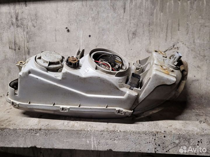 Передняя правая фара Hyundai Starex