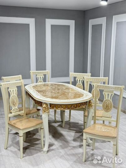 Кухонный стол и стулья