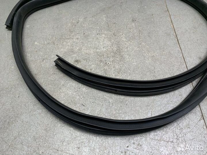 Уплотнитель двери передний правый Hyundai Solaris