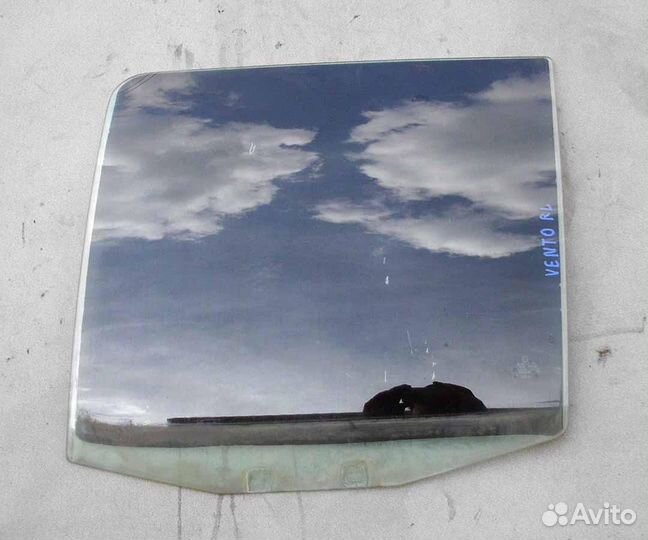 Стекло двери задней левой VW Vento