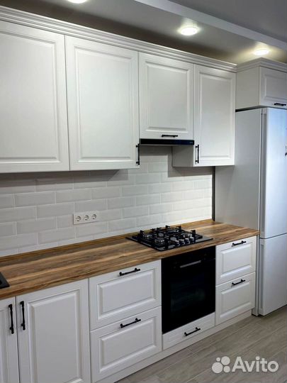 Угловой кухонный гарнитур классика