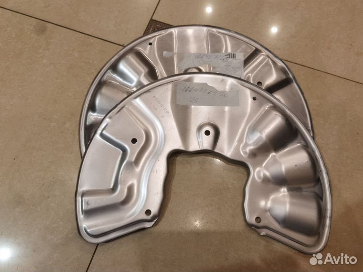 Кожух переднего тормозного диска Mercedes W166