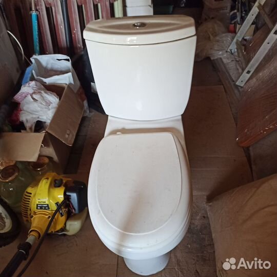 Унитазы и бачки бу