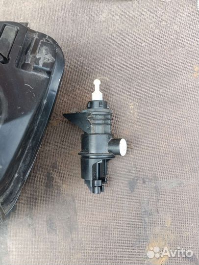 Фара правая Рено Дастер 2012г с повреждениями