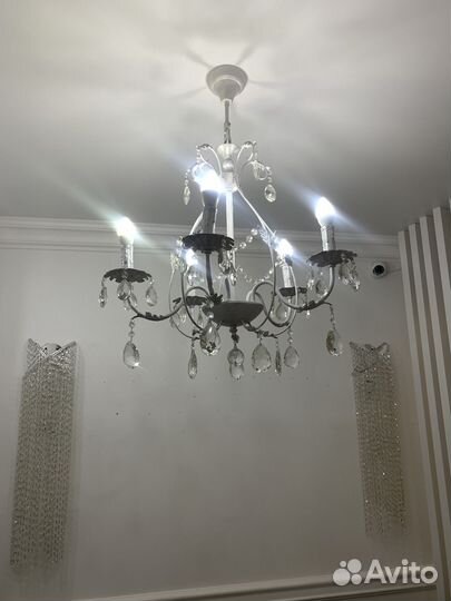 Люстра и настенные светильники