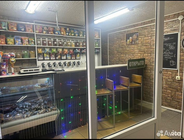 Продавец в магазин разливного пива