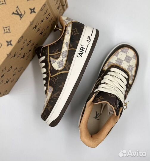 Кроссовки женские Nike Air Force LV