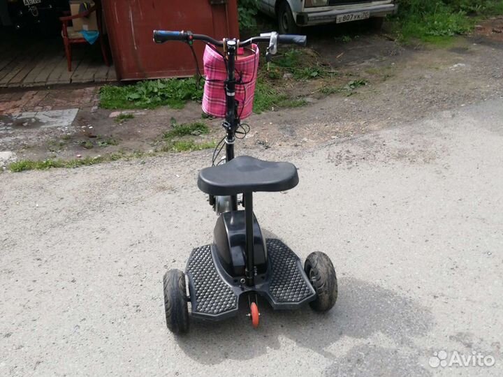Трехколёсный электросамокат