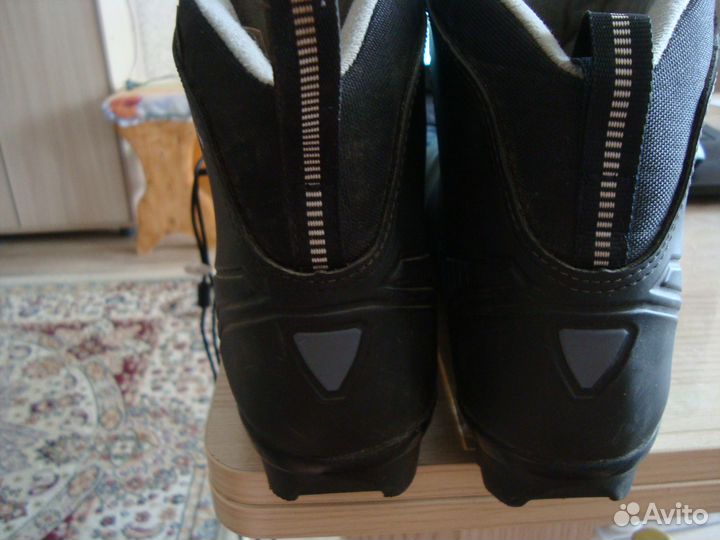 Ботинки треккинговые 39 раз,лыжные 37 раз